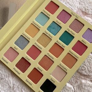 Violet Voss flamingo palette